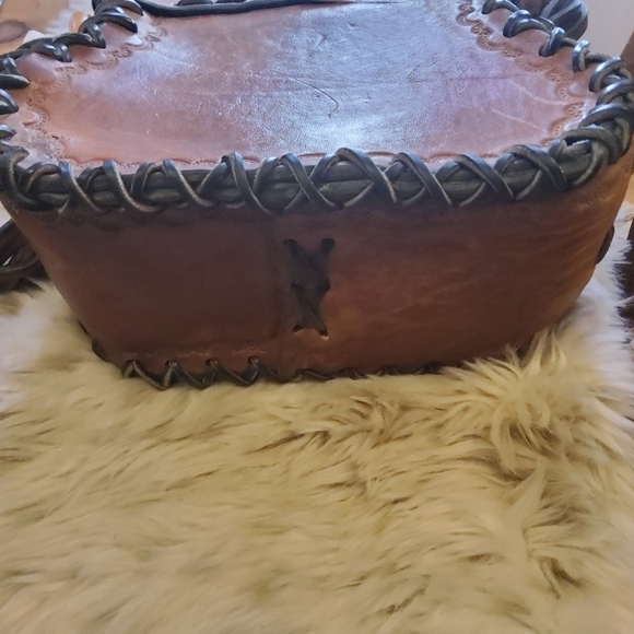 Vintage Handtooled Leather HandBag with Butterfly 70s - Picture 11 of 16